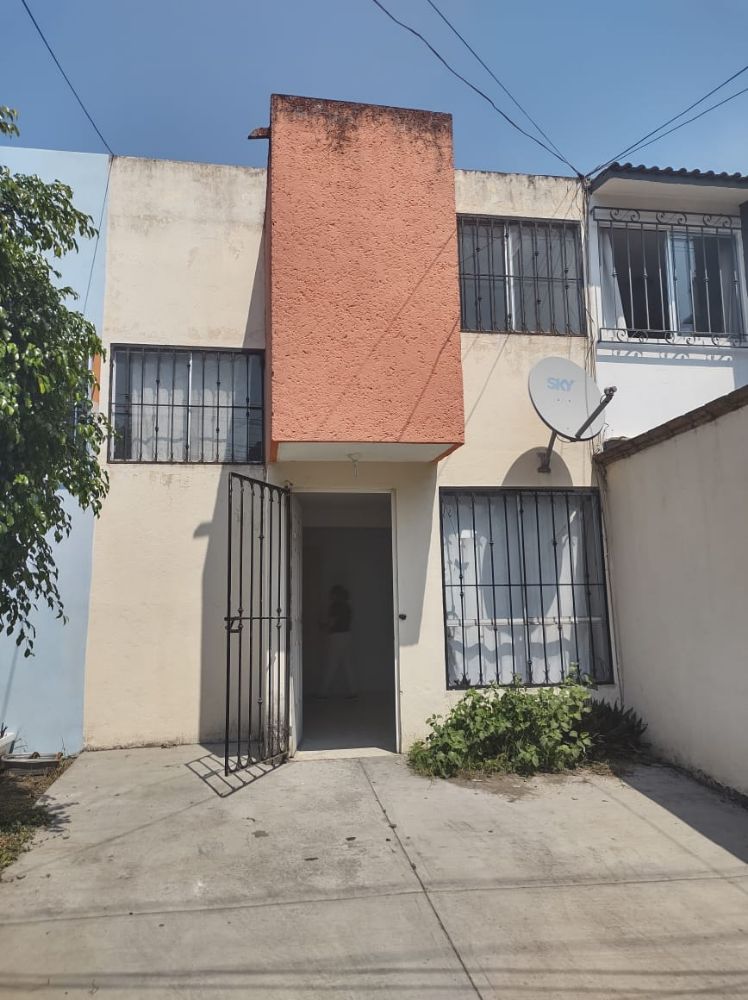 CASA EN VENTA ZONA DE BUGAMBILIAS DE LAS TRANCAS